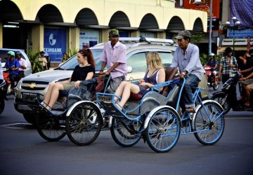 CITY TOUR BY CYCLO - WATER PUPPET SHOW - DINNER CRUISE